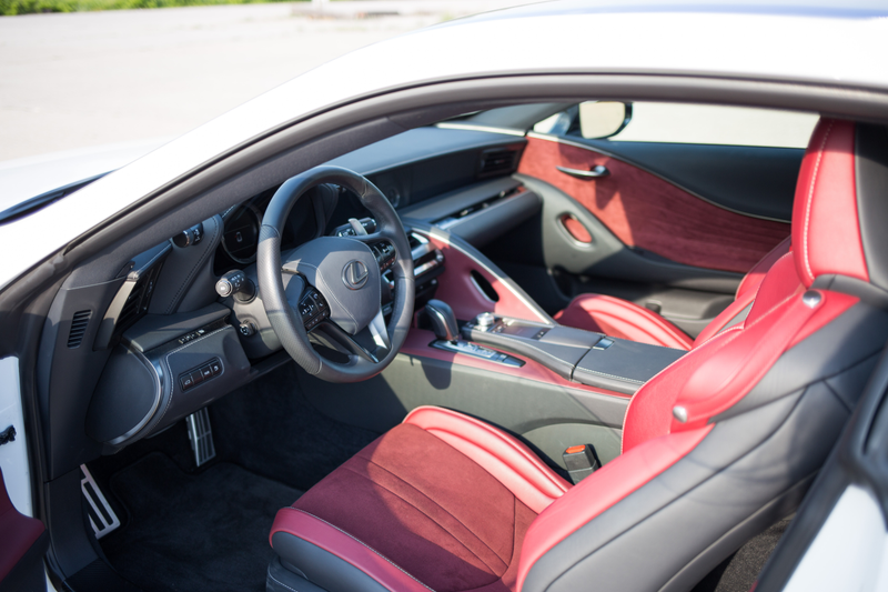 Illustration for article titled The 2018 Lexus LC 500 Is A V8 Spaceship That Doesn't Care About Today's Car Trends